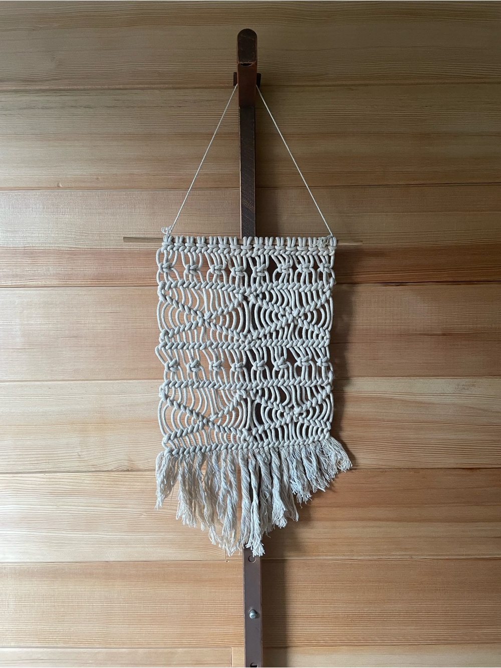Boho Cream Macramé Wall Tapestry – Neutral Fiber Hanging